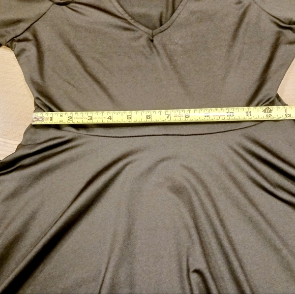 Anself Long Sleeve Cold Shoulder Fit to Flare V-Neck Black Dress - Picture 5 of 11